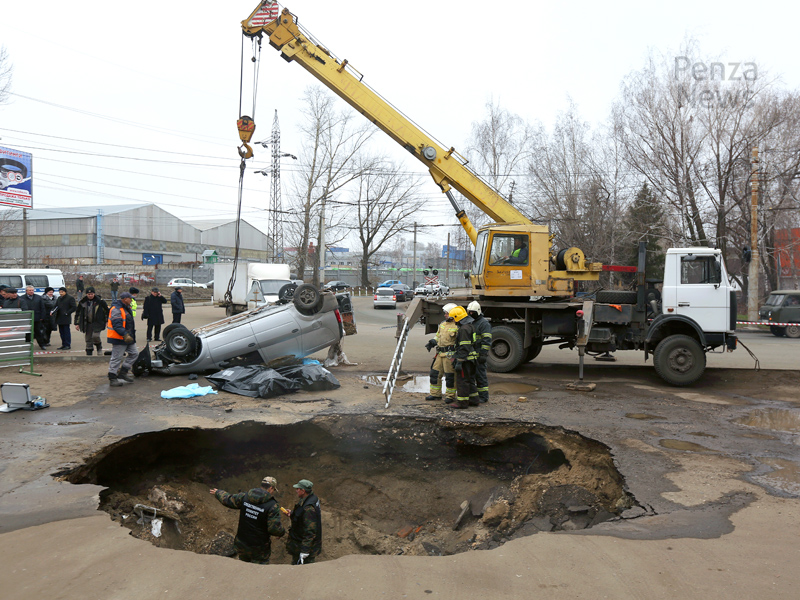 В Пензе по делу о падении машины в яму с горячей водой утверждено обвинительное заключение