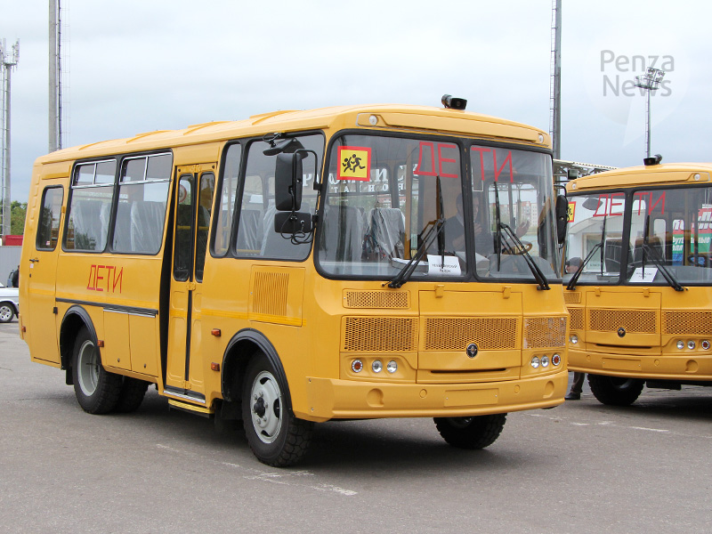 Иван Белозерцев предложил задействовать неиспользуемые школьные автобусы на маршрутах