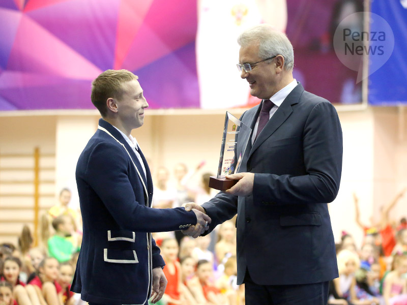 Тренер гимнастов Аблязина и Мустафиной получил золотую медаль "Динамо"