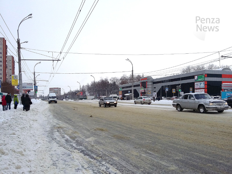 Penza streets cleaned after half of monthly norm of snow falls in one day