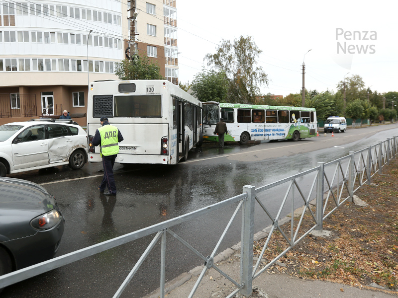 Road accident involving two buses and foreign car happens in Penza