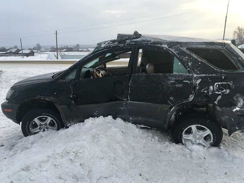 В Нижнеломовском районе молодой мужчина на автомобиле «Lexus» врезался в столб