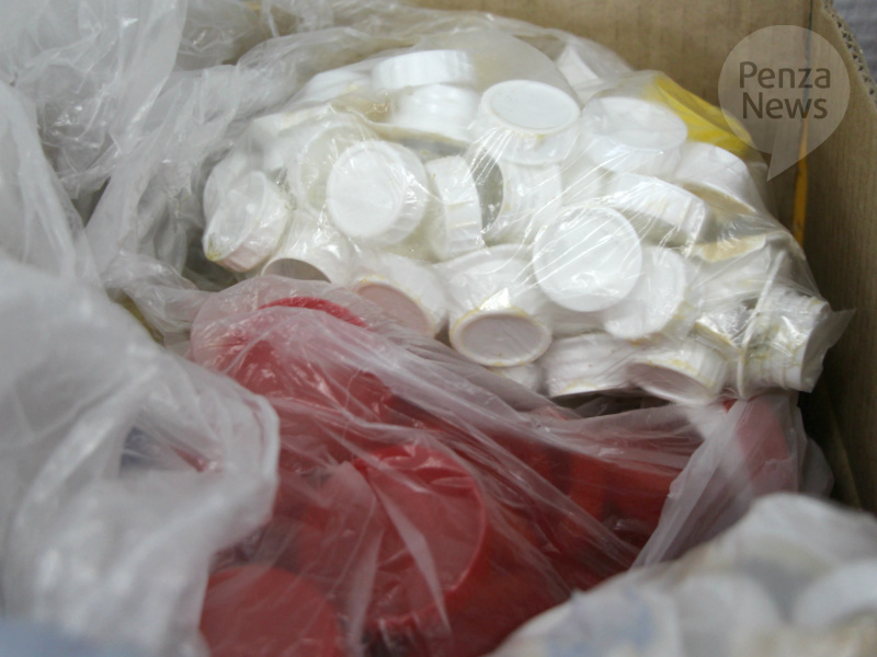 Железнодорожники Пензы и Рузаевки сдали более 30 кг пластиковых крышек в рамках акции «Экоскамейка»
