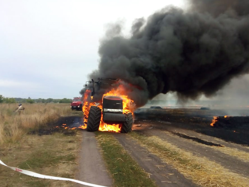 В Кузнецком районе огонь уничтожил трактор