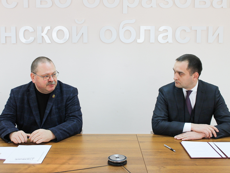 Мельниченко представил Комарова коллективу министерства образования Пензенской области