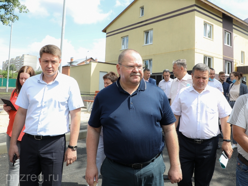 Мельниченко потребовал оперативно исполнять обязательства по обеспечению жильем детей-сирот