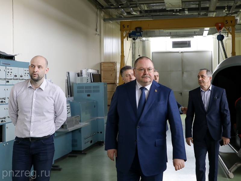 Олег Мельниченко пообещал оказать поддержку предприятию по производству авиатренажеров