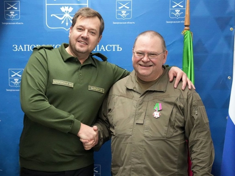 Балицкий вручил Мельниченко памятный знак «Орден «За заслуги перед Запорожской областью» II степени