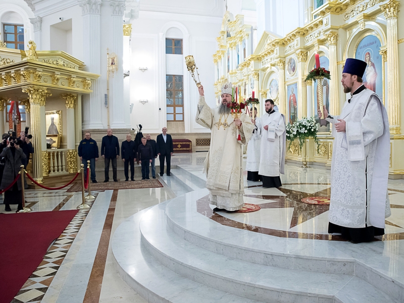 Митрополит Серафим совершил пасхальное богослужение в Спасском кафедральном соборе Пензы