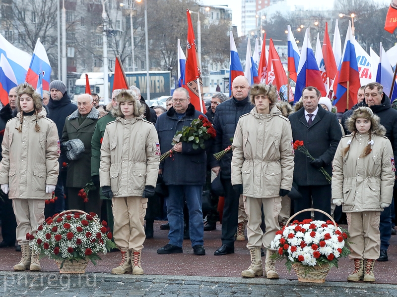 Олег Мельниченко почтил память участников Сталинградской битвы