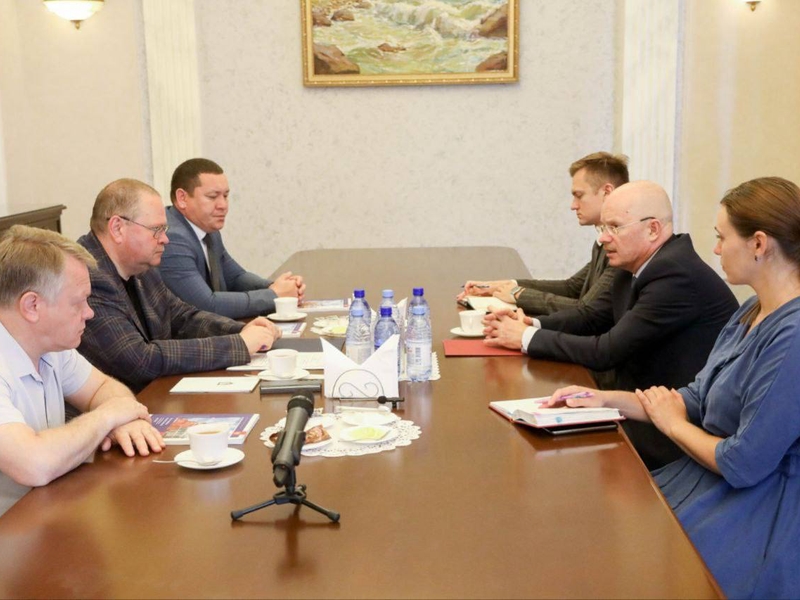 Олег Мельниченко и Александр Комаров обсудили перспективы сотрудничества