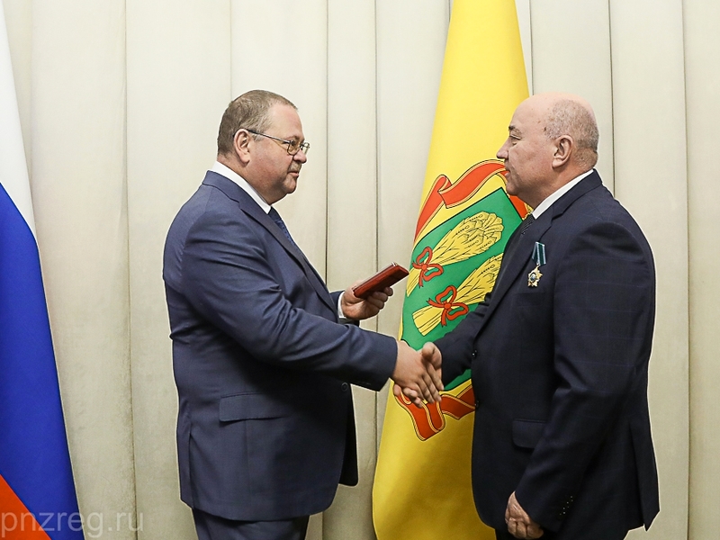 Олег Мельниченко вручил награды отличившимся жителям Пензенской области