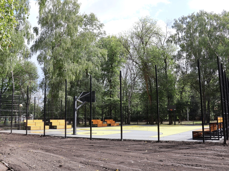 В Пензе в парке «Комсомольский» при поддержке фонда «Кириленко – детям!» построена баскетбольная площадка
