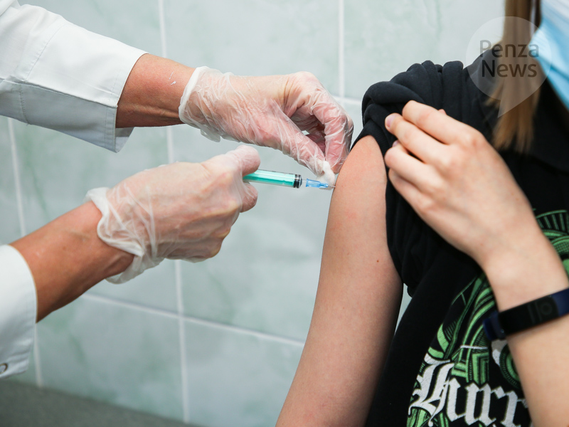 В Пензенской области имеется примерно 30 тыс. доз вакцины от коронавируса — Космачев