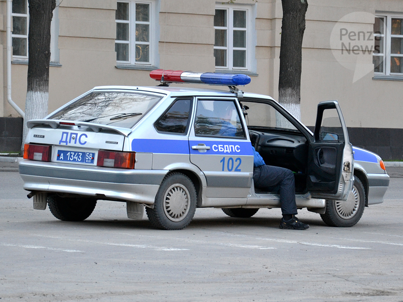 В Кузнецке сотрудники ДПС изъяли у автомобилиста поддельное водительское удостоверение