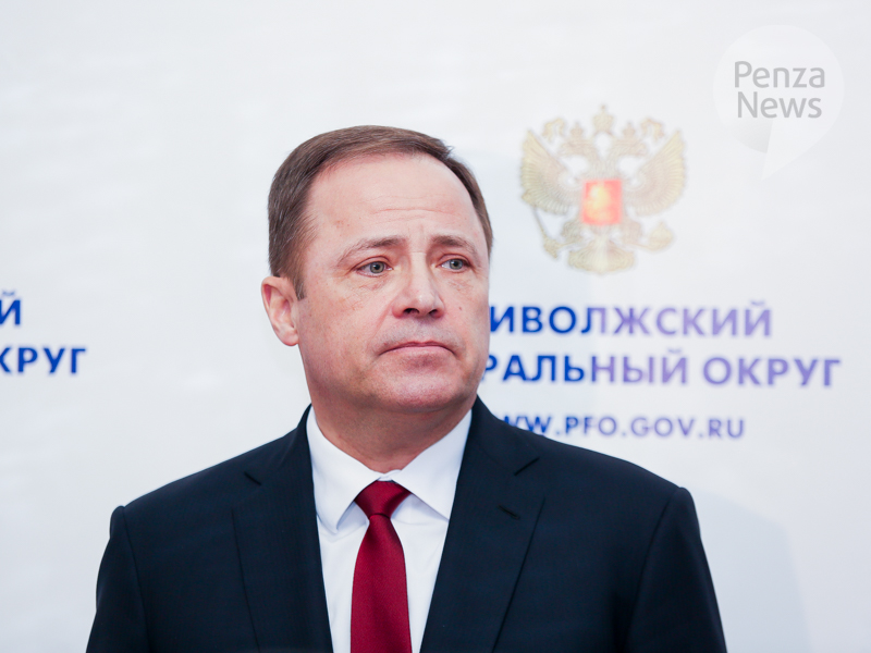 Комаров поздравил Мельниченко со вступлением в должность губернатора