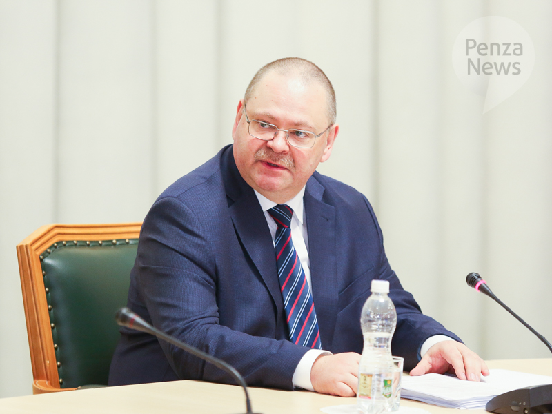 Мельниченко потребовал подготовить данные о реальных зарплатах бюджетников