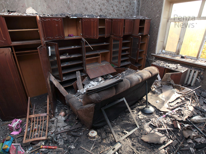В результате пожара в пятиэтажном доме в Кузнецке погиб мужчина