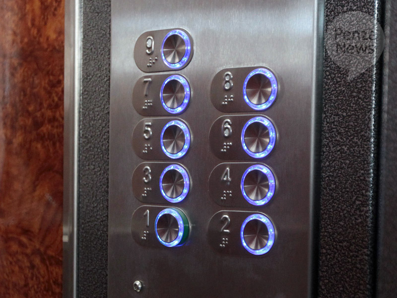 Новые лифты в доме на улице Карпинского в Пензе введены в эксплуатацию раньше срока