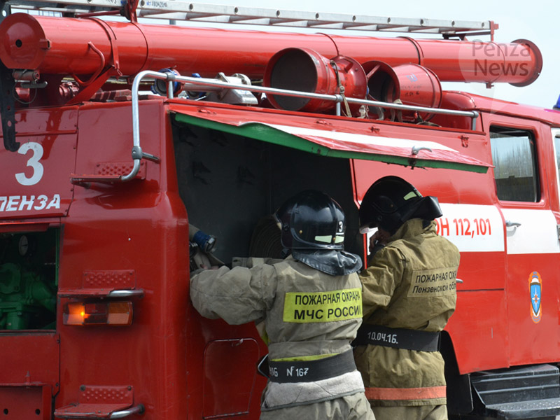 При пожаре в бане на улице Баумана в Кузнецке погиб мужчина