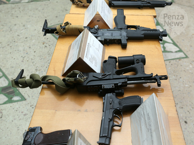 Стоящий на учете у нарколога житель Кузнецка лишен права носить оружие