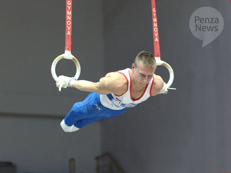 Гимнаст Аблязин перегрузил прооперированное плечо и не будет выступать в упражнениях на кольцах на чемпионате России